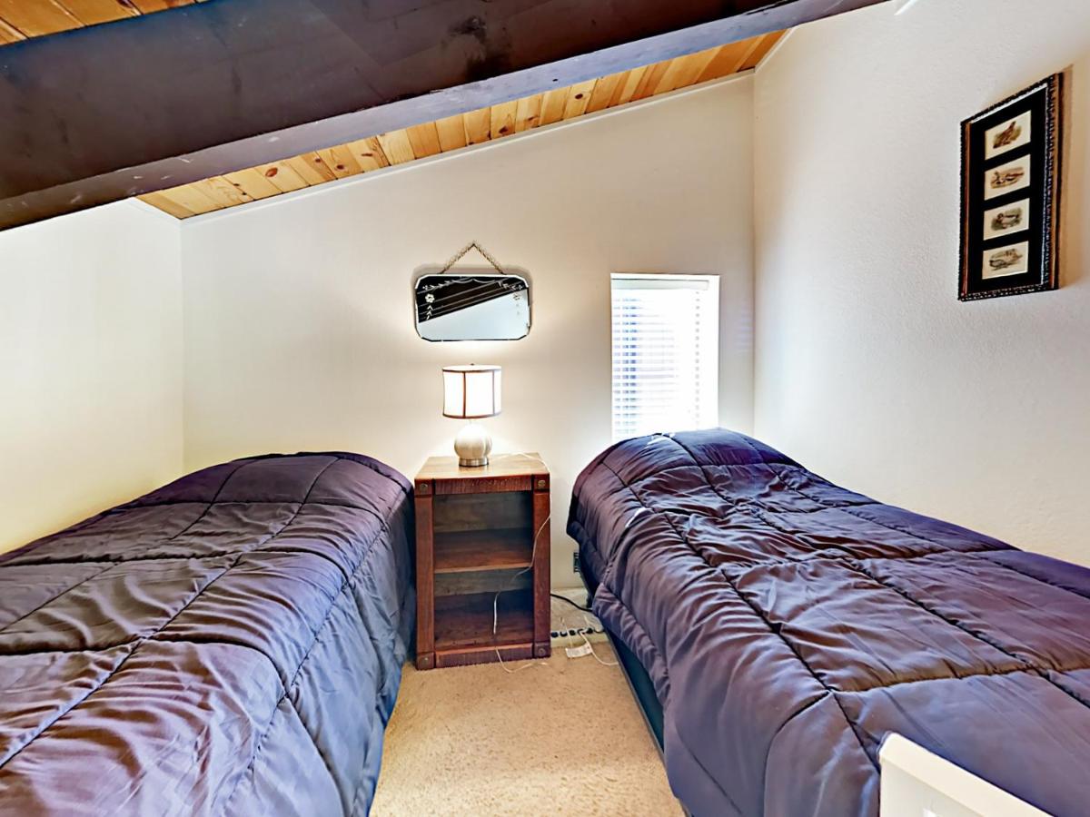 Popular attractions Area Nearby Property